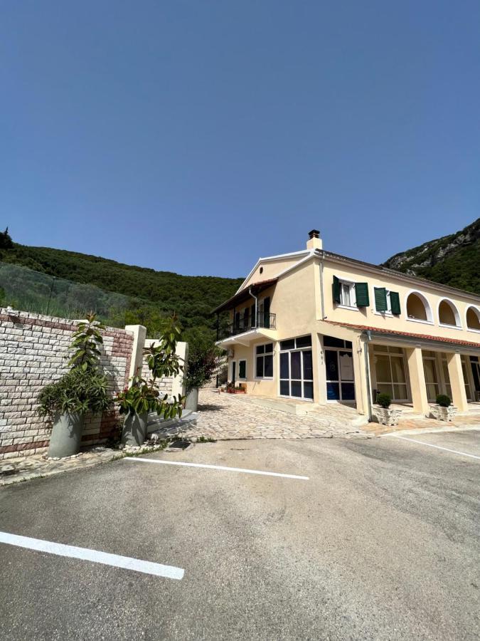 Lithino Apartments - 5Min From The Beach Agios Ioannis Peristerion Extérieur photo